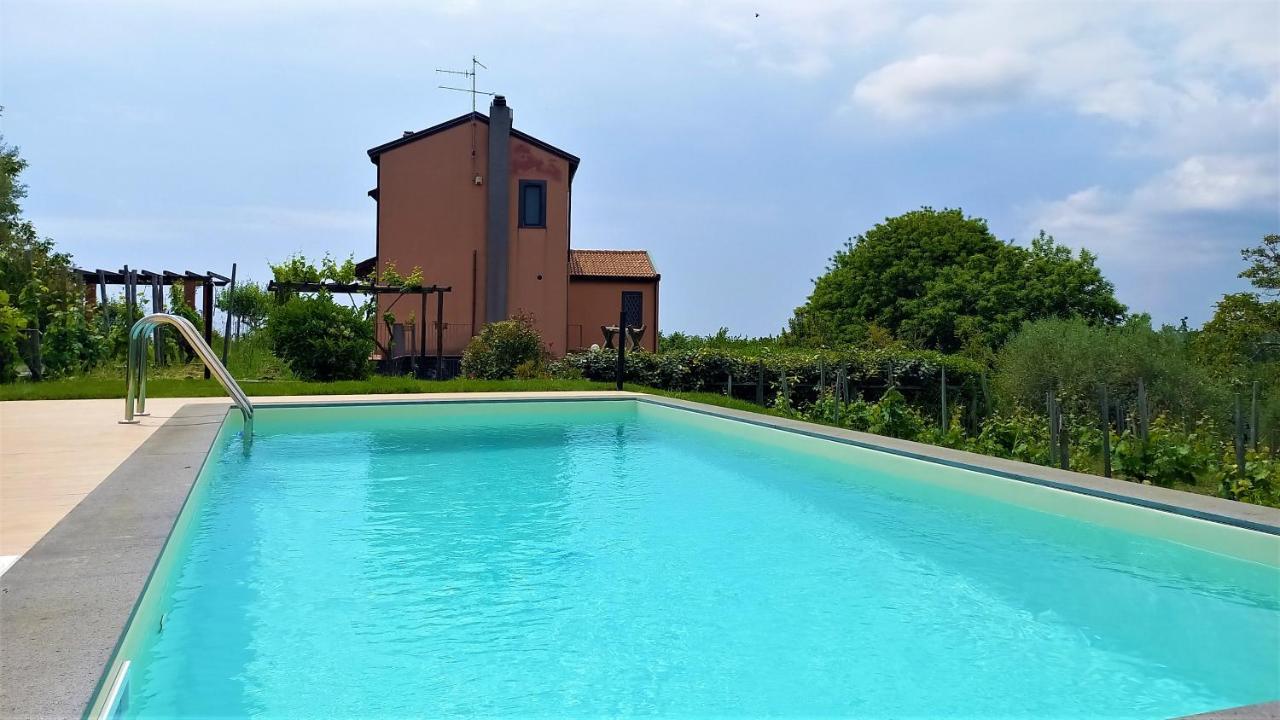 Nake Residenza Artistica Villa Sant'Alfio Luaran gambar