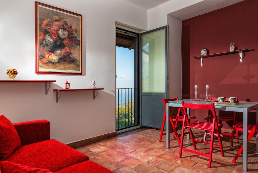 Nake Residenza Artistica Villa Sant'Alfio Bilik gambar