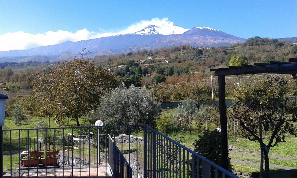 Nake Residenza Artistica Villa Sant'Alfio Luaran gambar