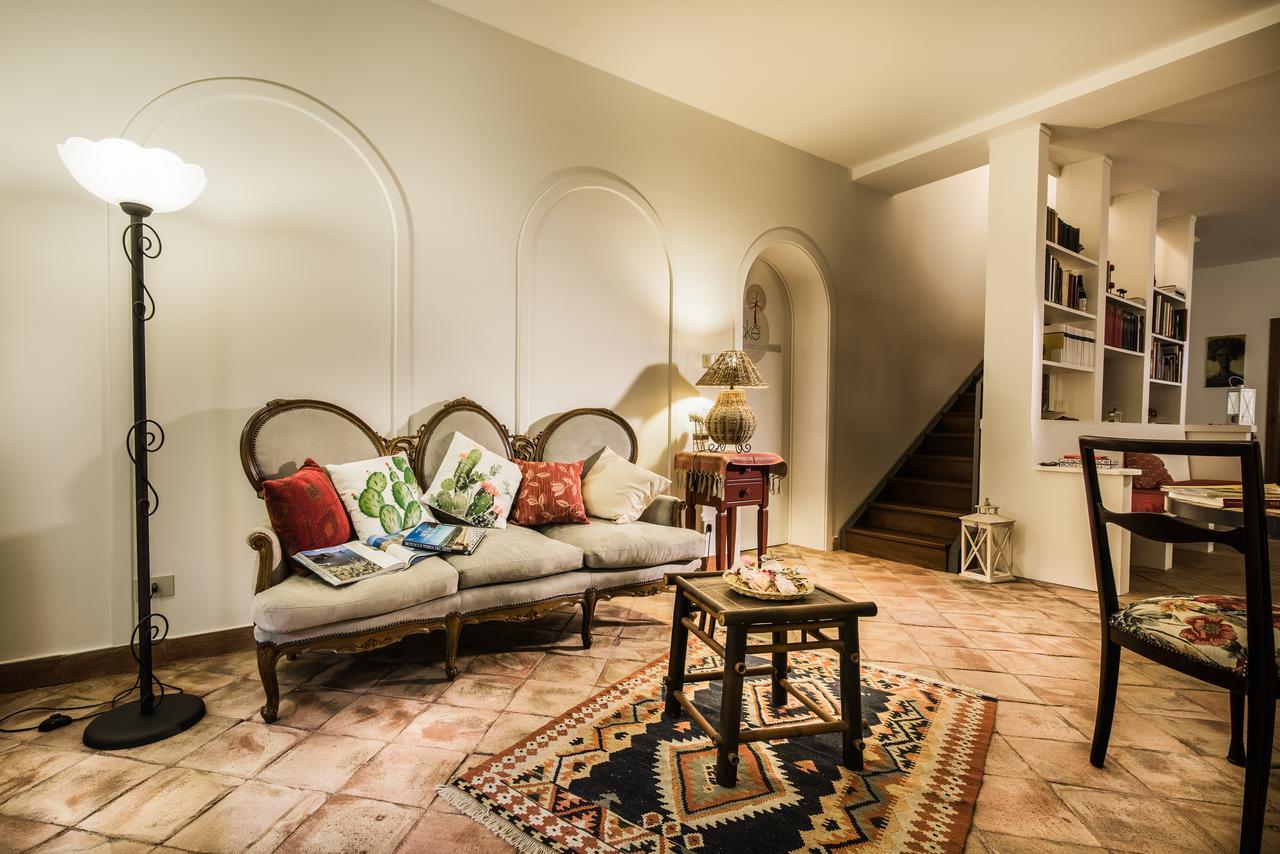 Nake Residenza Artistica Villa Sant'Alfio Luaran gambar