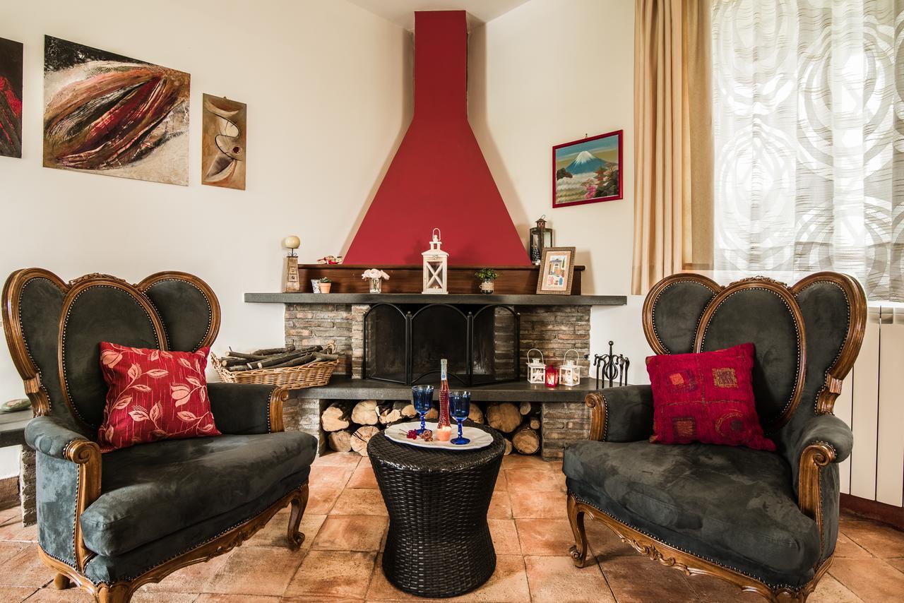 Nake Residenza Artistica Villa Sant'Alfio Luaran gambar