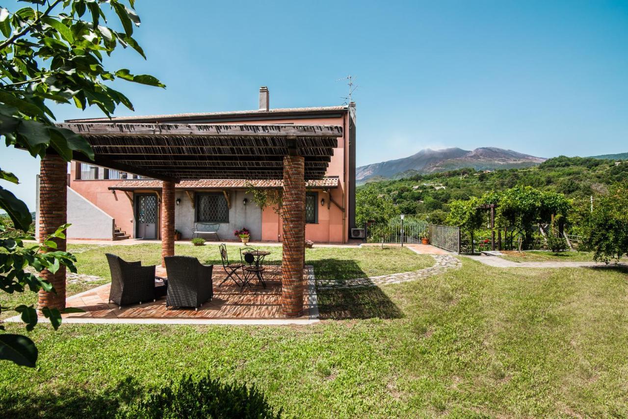 Nake Residenza Artistica Villa Sant'Alfio Luaran gambar