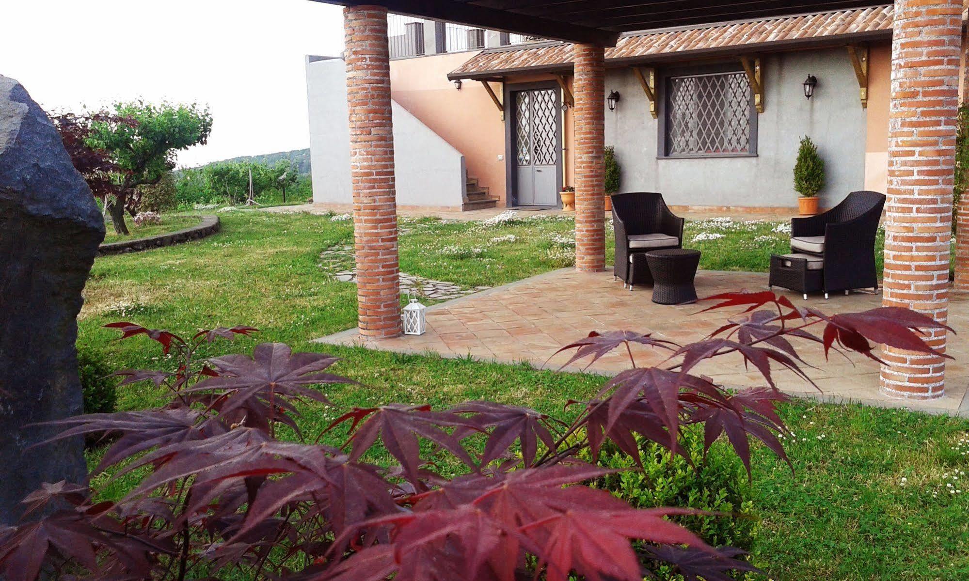 Nake Residenza Artistica Villa Sant'Alfio Luaran gambar